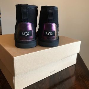 Ugg Kids Classic Mini II Shimmer Black Size 2